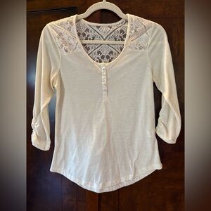 Chic Lace Accent Women's Blouse in Cream
